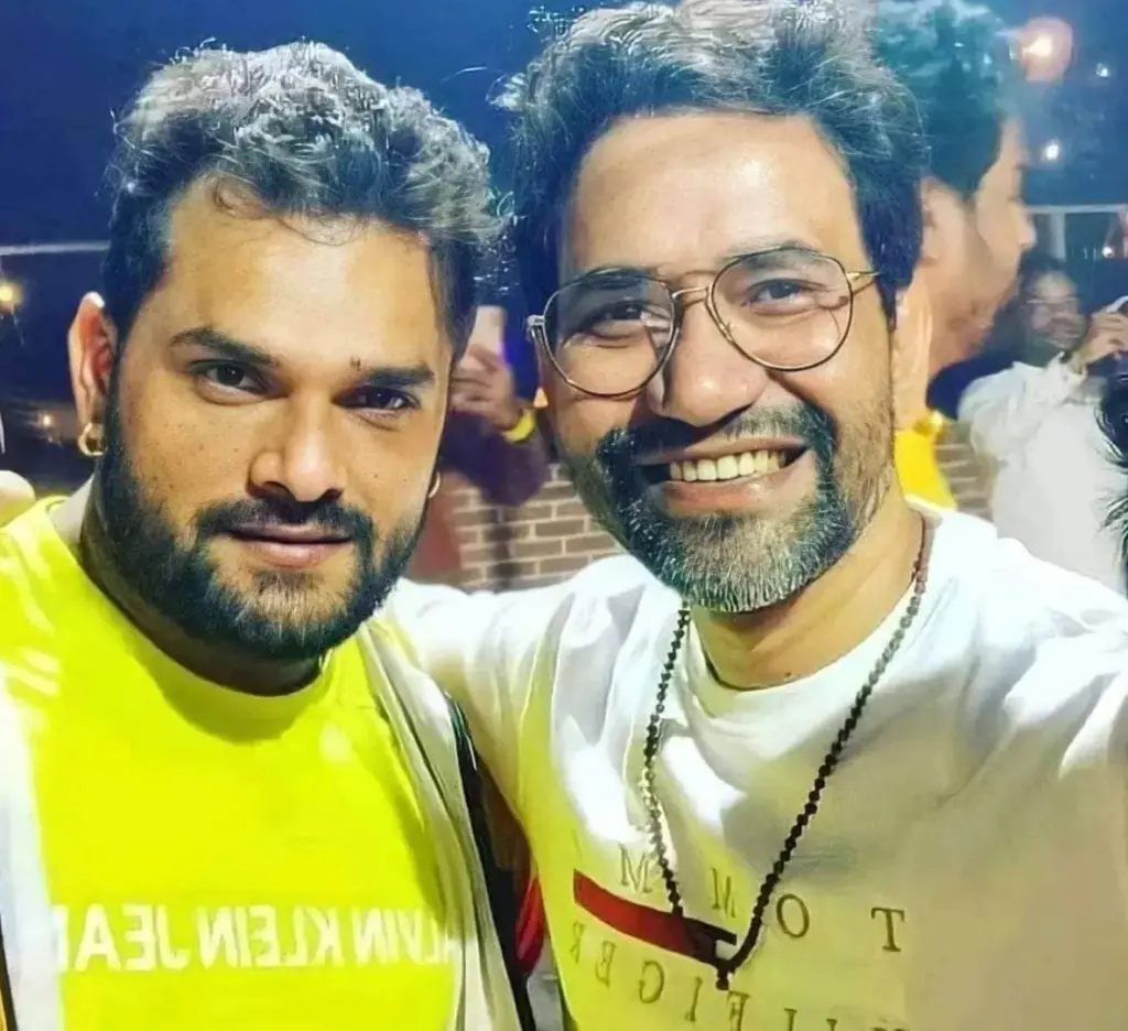 खेसारी लाल यादव दिनेश लाल यादव मुलाकात करता हुए