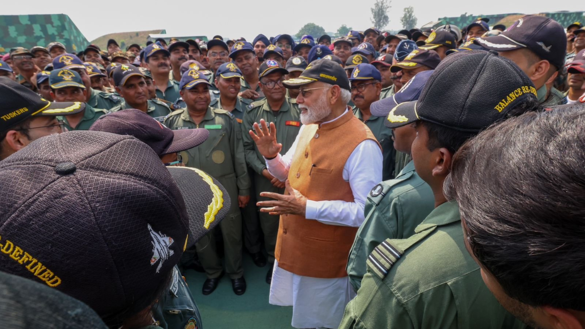 आदमपुर एयरबेस पर पीएम मोदी का दौरा