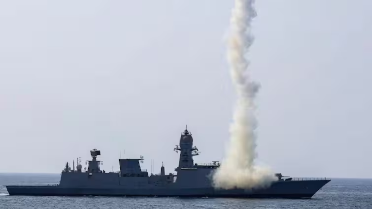 भारतीय नौसेना ने गुजरात तट पर शुरू किया युद्धाभ्यास​