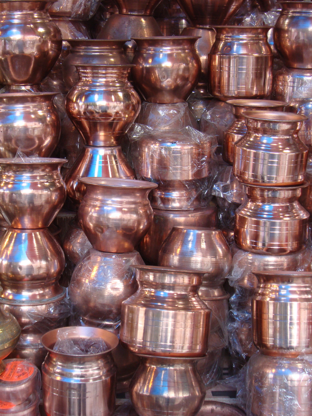 सुबह खाली पेट तांबे के बर्तन का पानी पीने से क्या लाभ होते हैं?