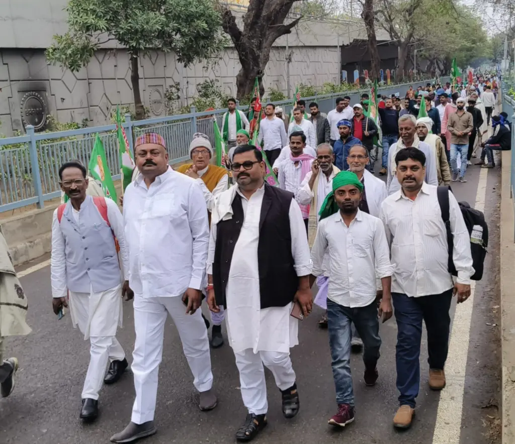 प्रशांत कुमार किसानों और आम जनता के मुद्दों को लेकर सड़कों पर विरोध प्रदर्शन करते हुए।