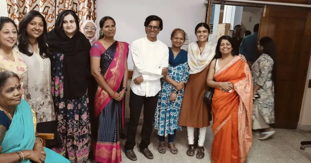 मोहम्मद जुबैर अम्मा के इफ्तार में, मीनाक्षी अम्मा, वेंकट और परिवार के साथ