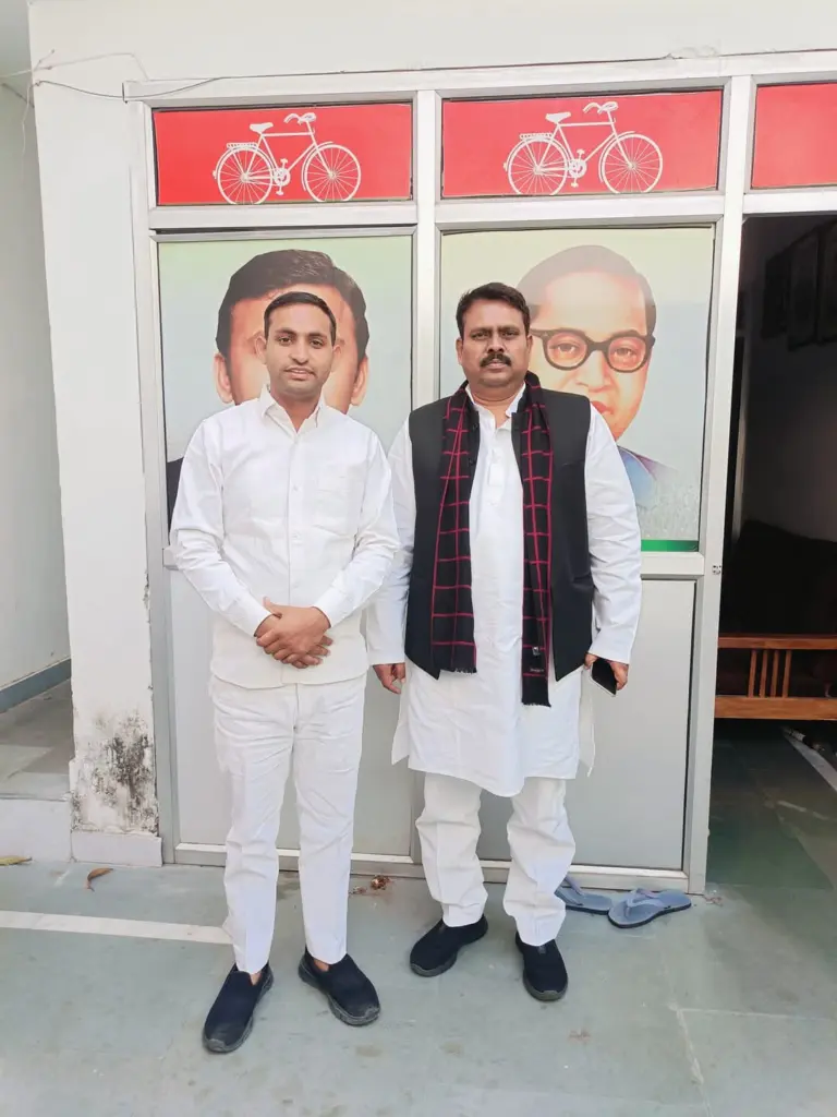लखन गुर्जर, प्रदेश अध्यक्ष समाजवादी पिछड़ा वर्ग प्रकोष्ठ उ.प्र. डॉ. राजपाल कश्यप जी के साथ।